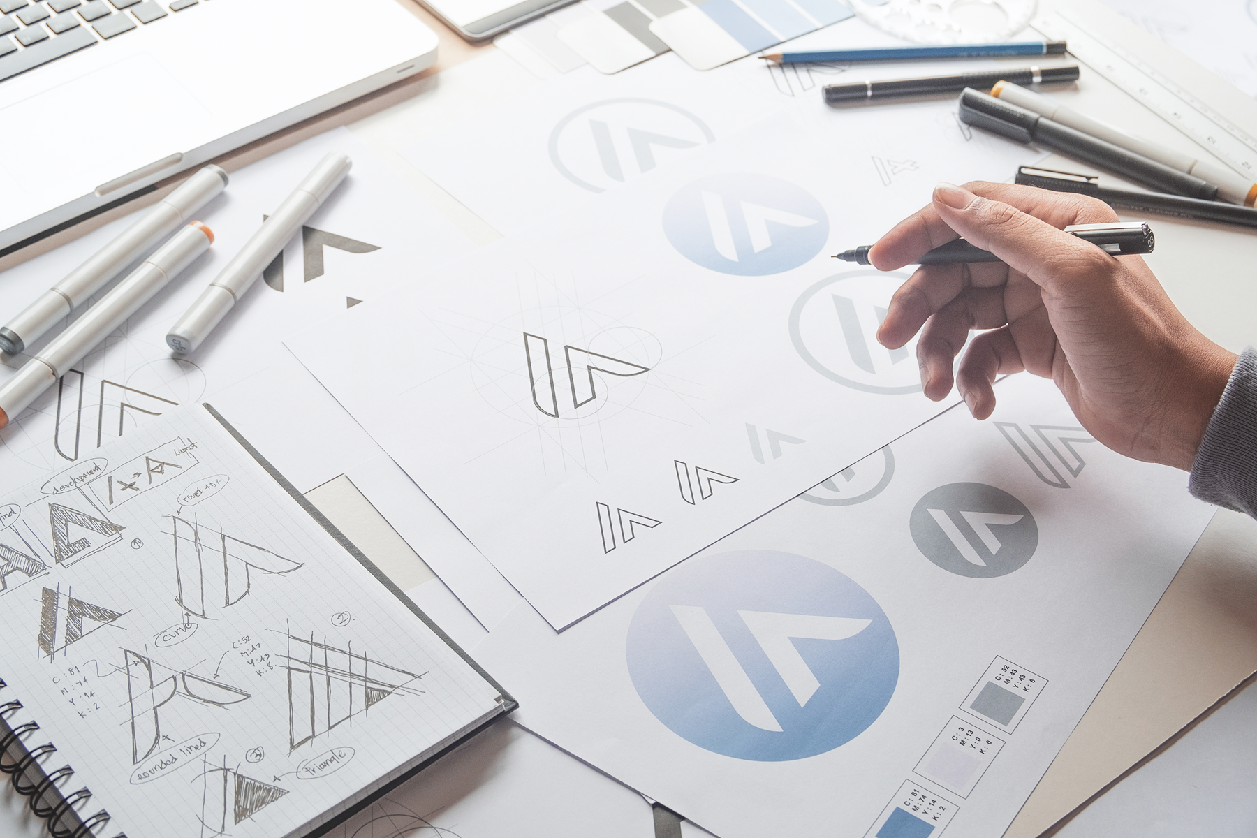 グラフィックデザイナー